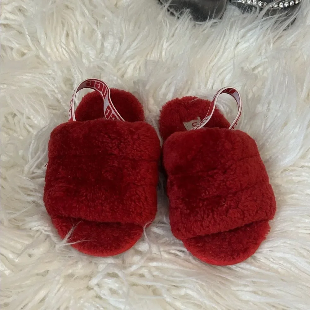 Kids Ugg fluff yea slippers size 9